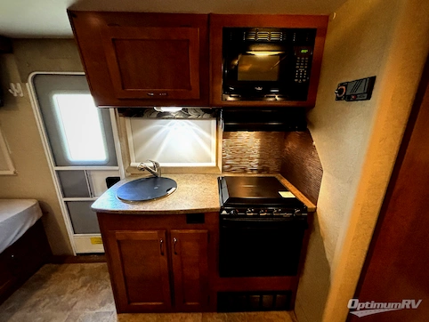 2016 Lance Lance Travel Trailers 1575 RV Photo 3