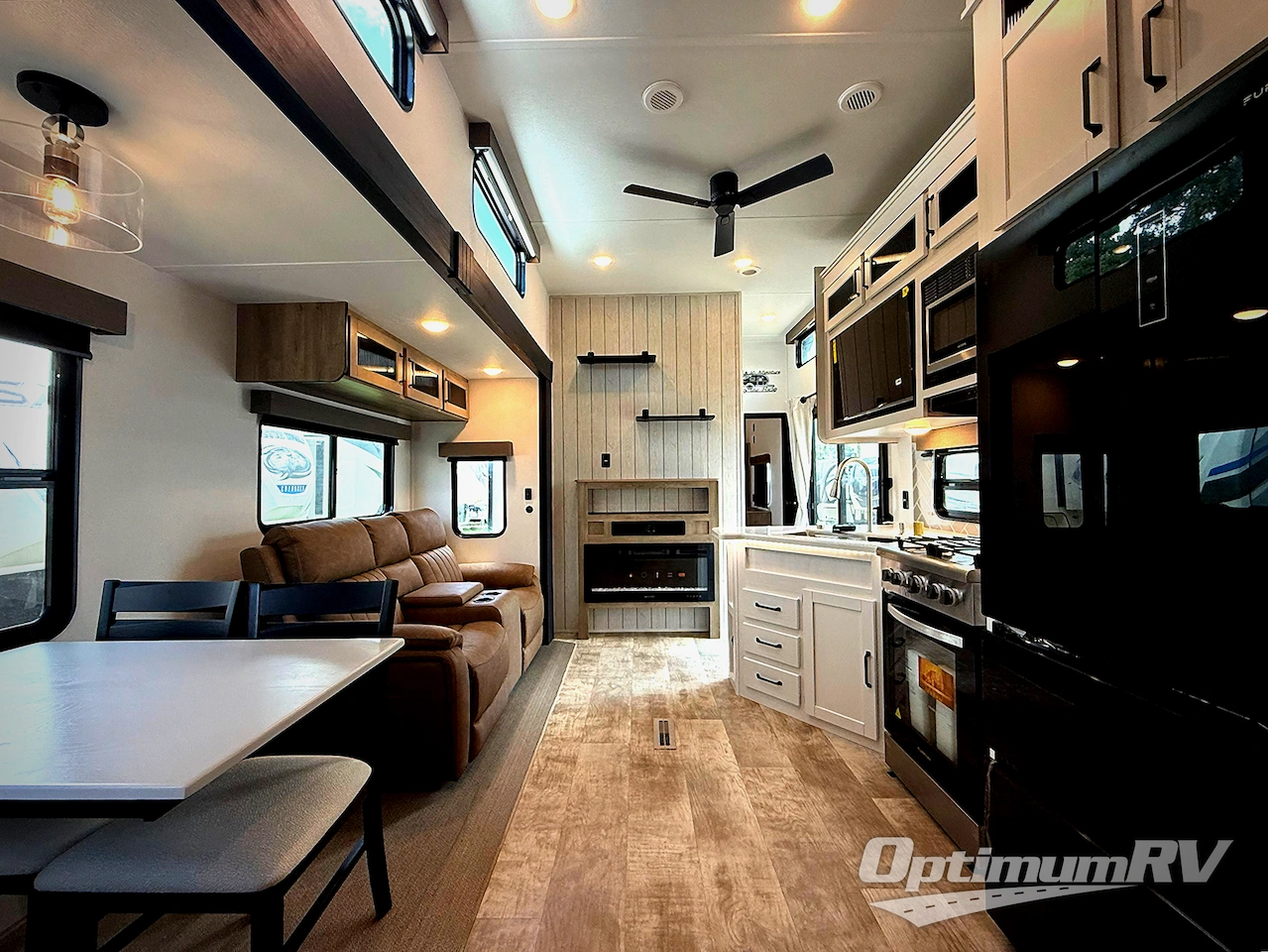 2026 Palomino Puma Destination 429LFT Photo 4