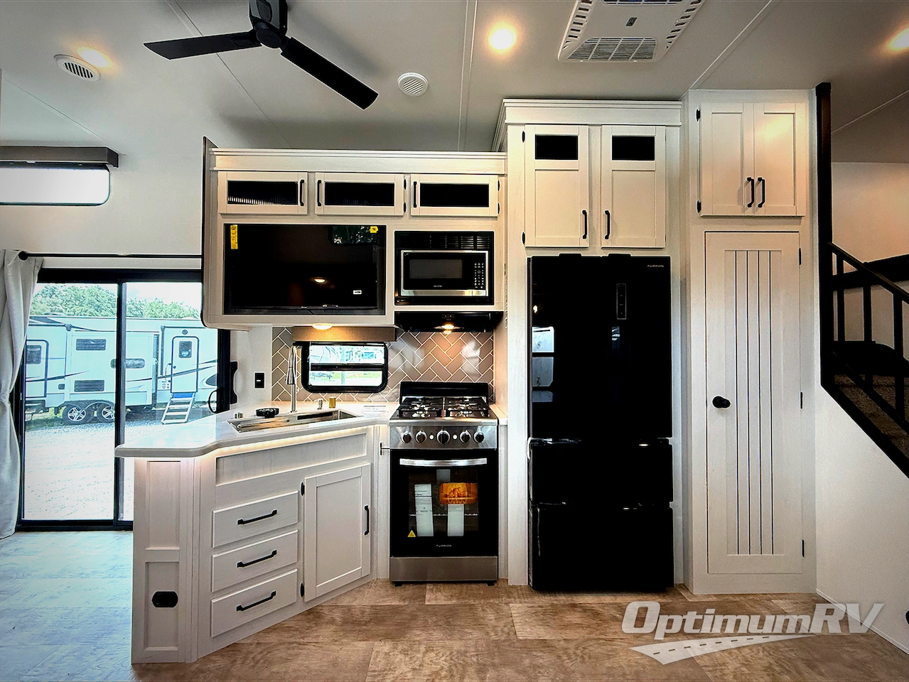 2026 Palomino Puma Destination 429LFT Photo 8