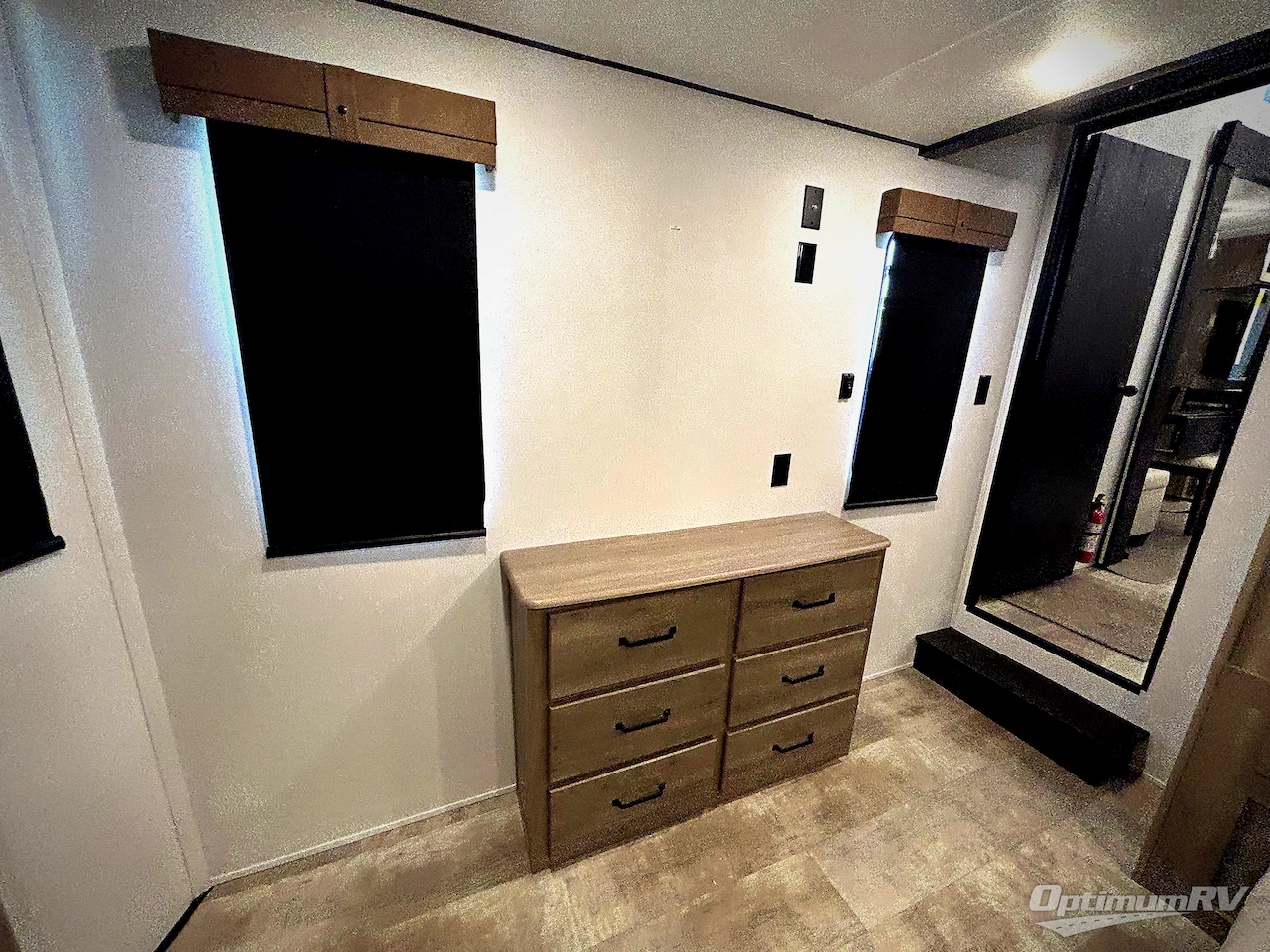 2026 Palomino Puma Destination 420LFT Photo 11