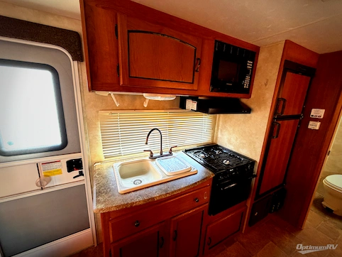 2012 Coachmen Freedom Express LTZ 19SQX RV Photo 3