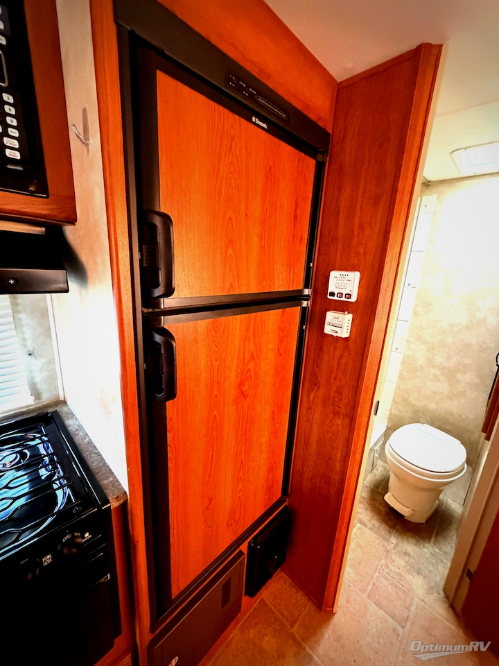 2012 Coachmen Freedom Express LTZ 19SQX Photo 11