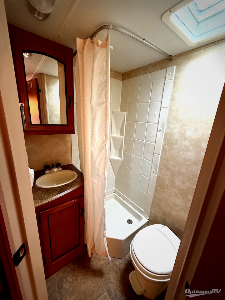 2012 Coachmen Freedom Express LTZ 19SQX Photo 12