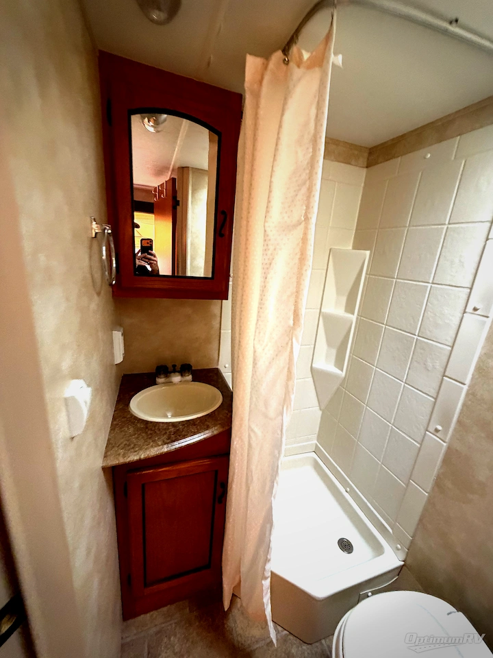 2012 Coachmen Freedom Express LTZ 19SQX Photo 13