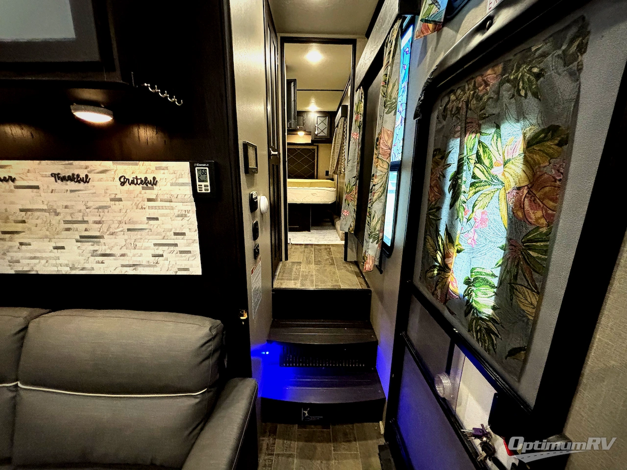 2017 Keystone Fuzion 423 Photo 7