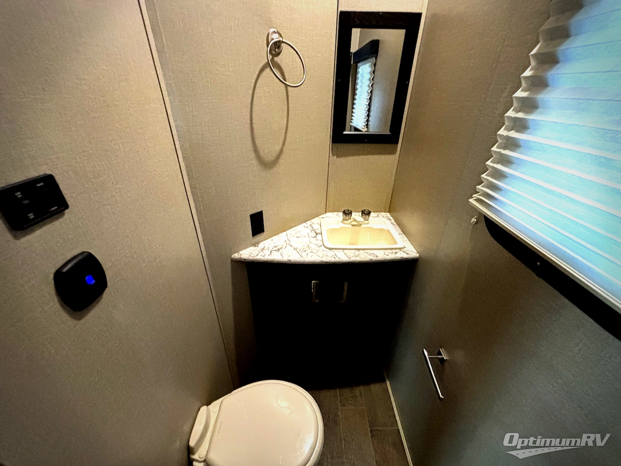 2017 Keystone Fuzion 423 Photo 18