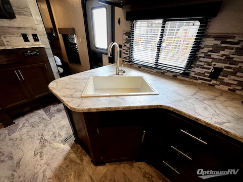 2020 Dutchmen Coleman Lantern LT Series 262BH RV Photo 3