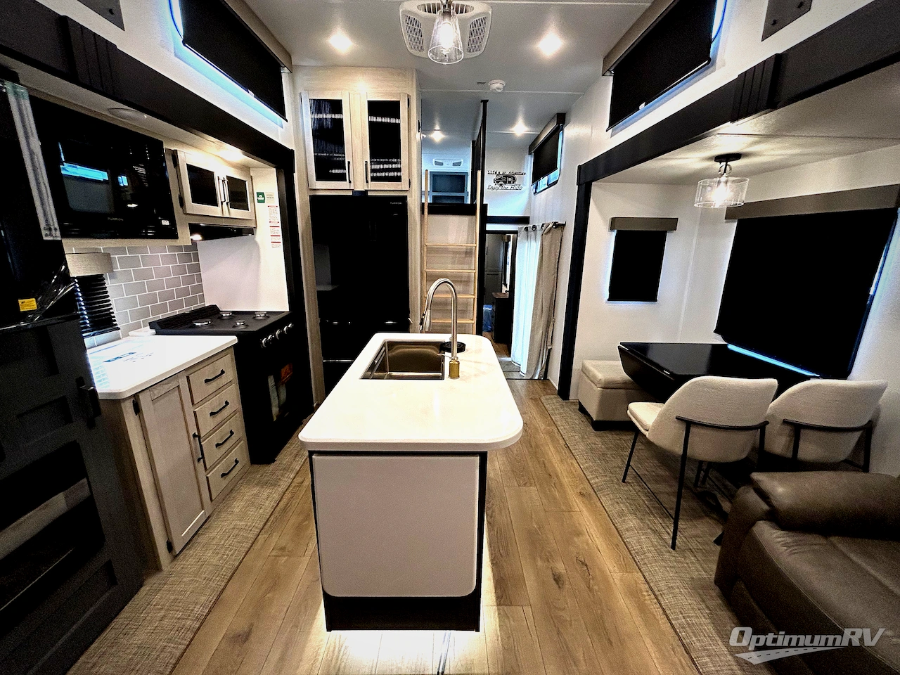 2026 Palomino Puma Destination 421LFT Photo 4