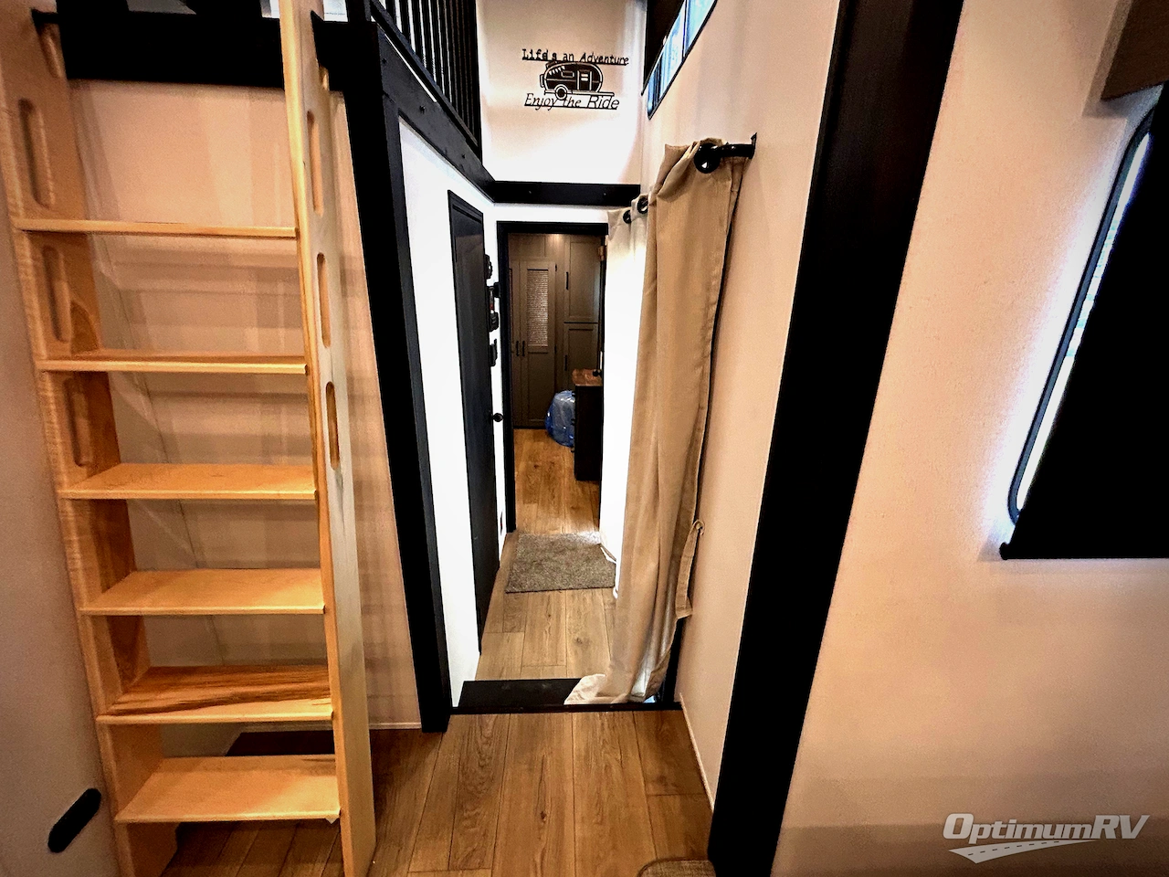 2026 Palomino Puma Destination 421LFT Photo 6