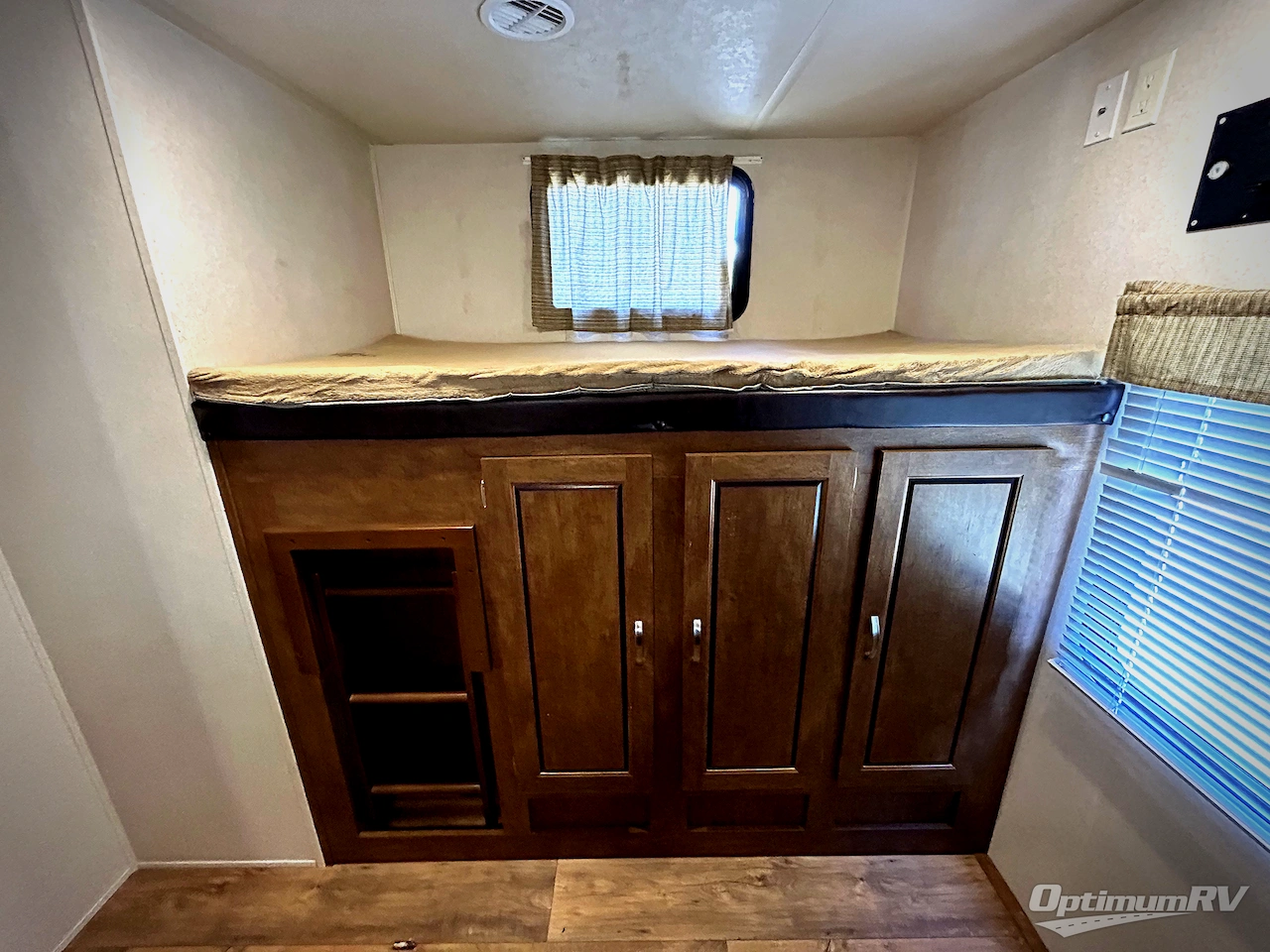 2018 Forest River Wildwood 31BKIS Photo 16