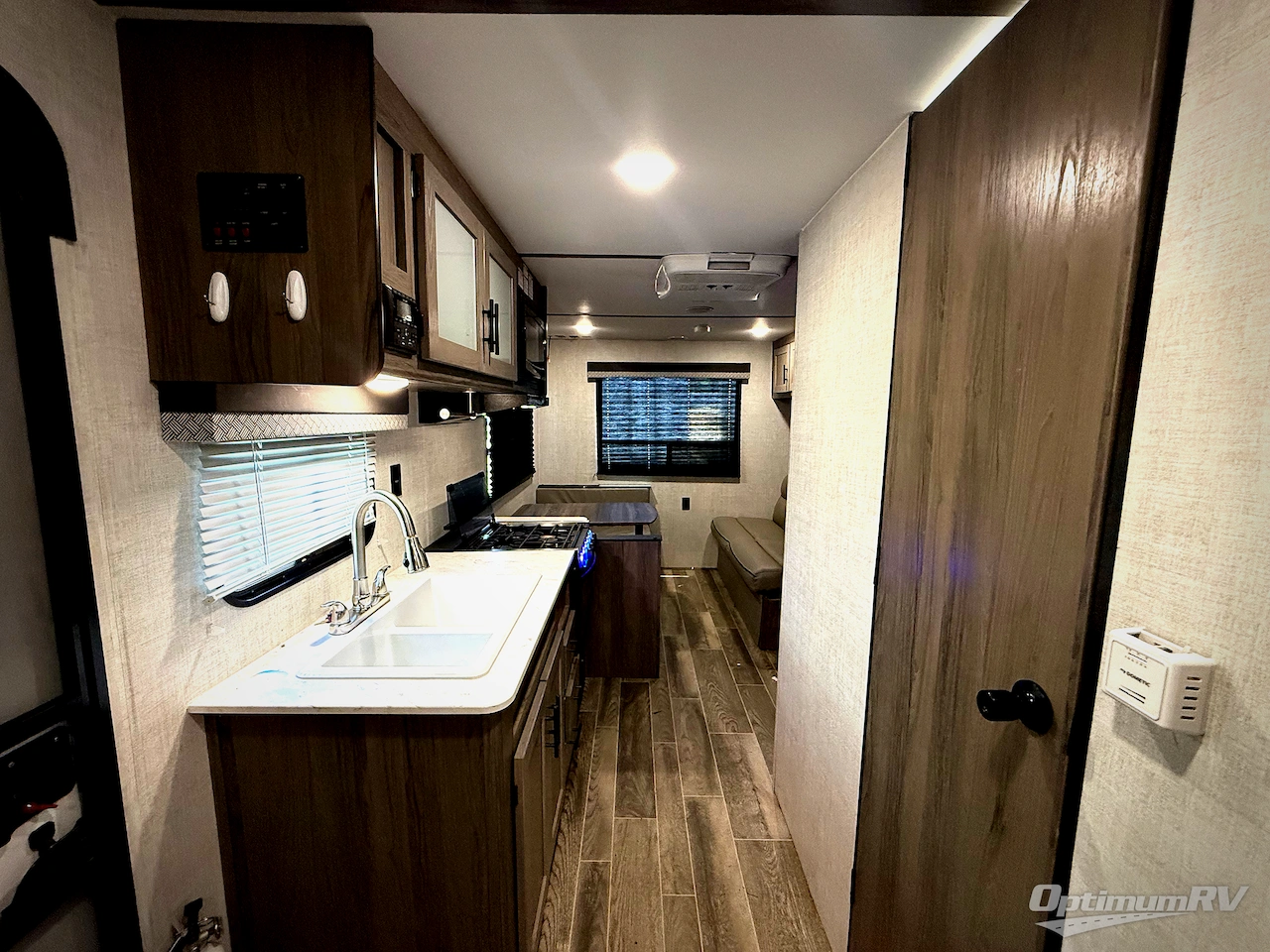 2022 Gulf Stream Kingsport Ultra Lite 22RSD Photo 5