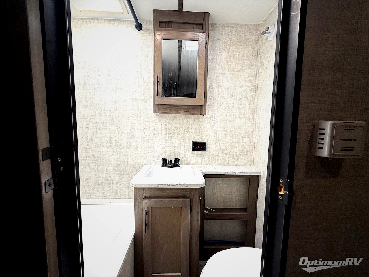 2022 Gulf Stream Kingsport Ultra Lite 22RSD Photo 9