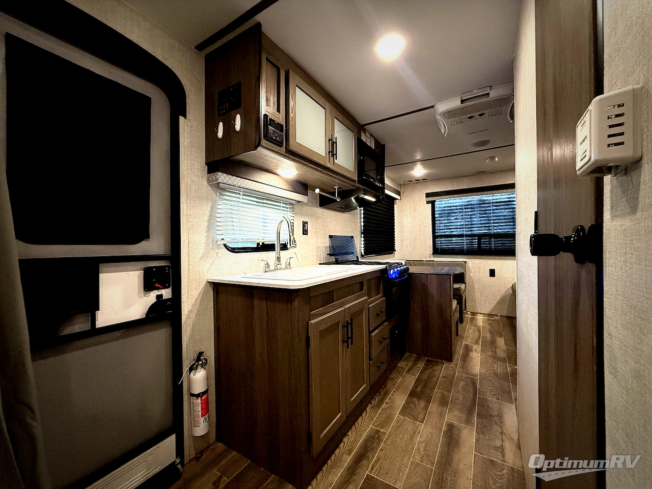 2022 Gulf Stream Kingsport Ultra Lite 22RSD Photo 12