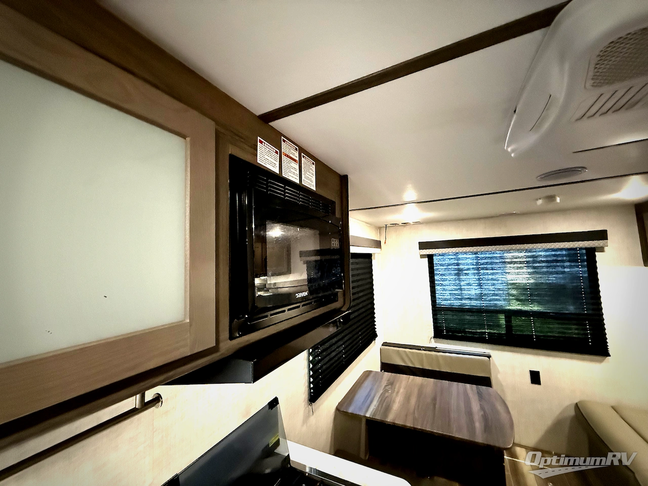 2022 Gulf Stream Kingsport Ultra Lite 22RSD Photo 15