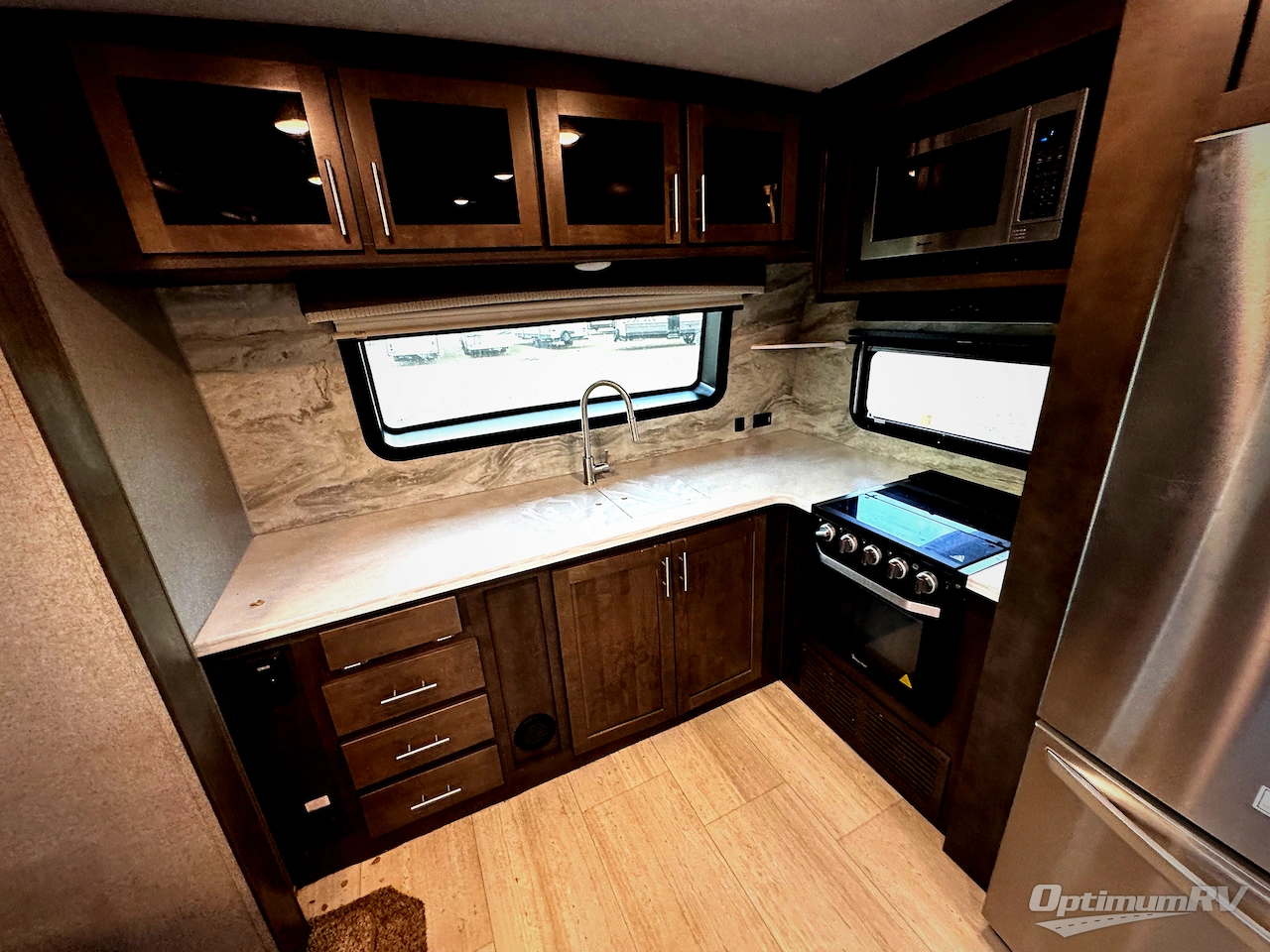 2020 Forest River Rockwood Signature Ultra Lite 8335SB Photo 4