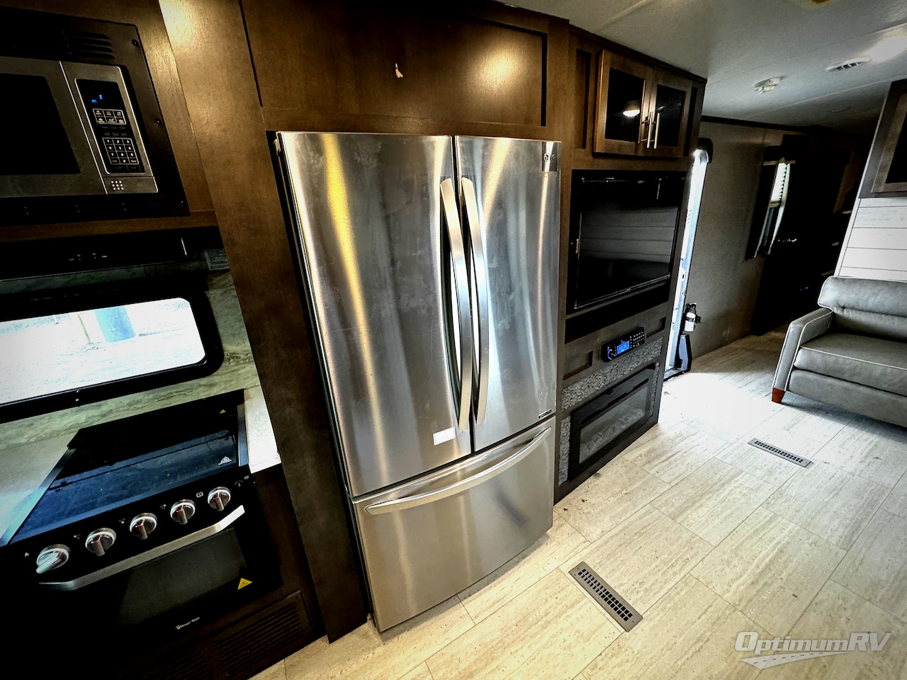 2020 Forest River Rockwood Signature Ultra Lite 8335SB Photo 7