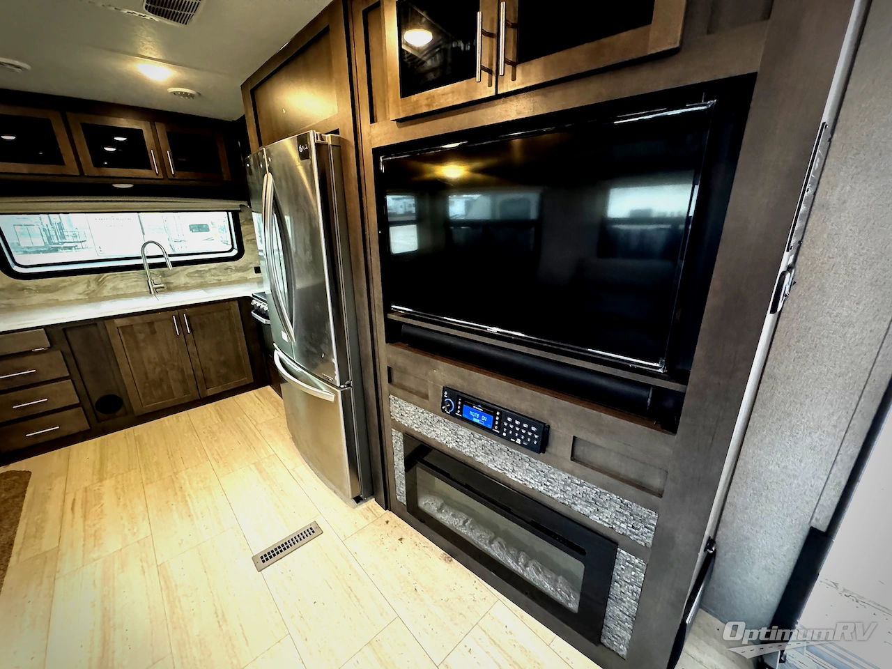 2020 Forest River Rockwood Signature Ultra Lite 8335SB Photo 8