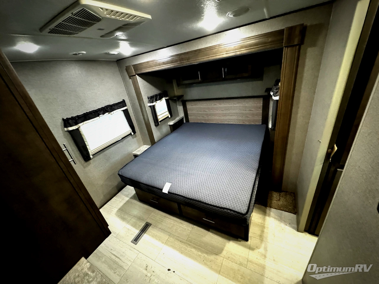 2020 Forest River Rockwood Signature Ultra Lite 8335SB Photo 11