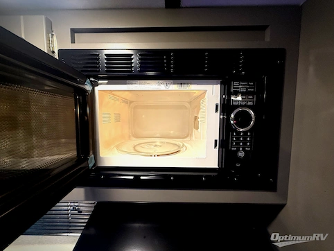 2021 CrossRoads Volante 32SB RV Photo 2