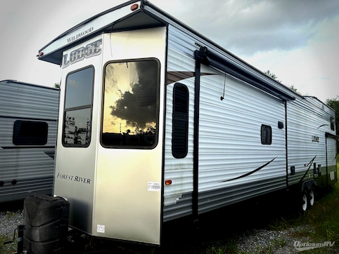 2017 Forest River Wildwood Lodge 4092BFL RV Photo 4