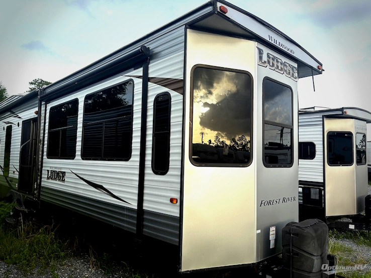 2017 Forest River Wildwood Lodge 4092BFL RV Photo 1