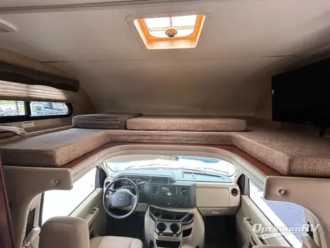 2015 Thor Chateau 24C RV Photo 2