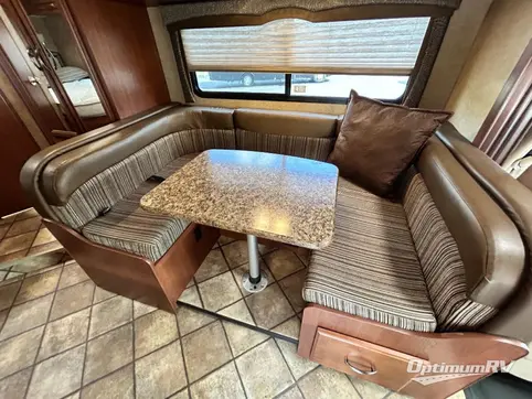 2015 Thor Chateau 24C RV Photo 3