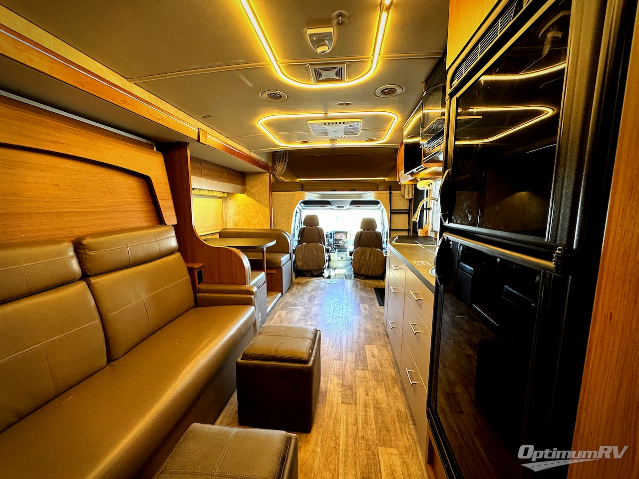 2018 Winnebago Navion 24D Photo 5