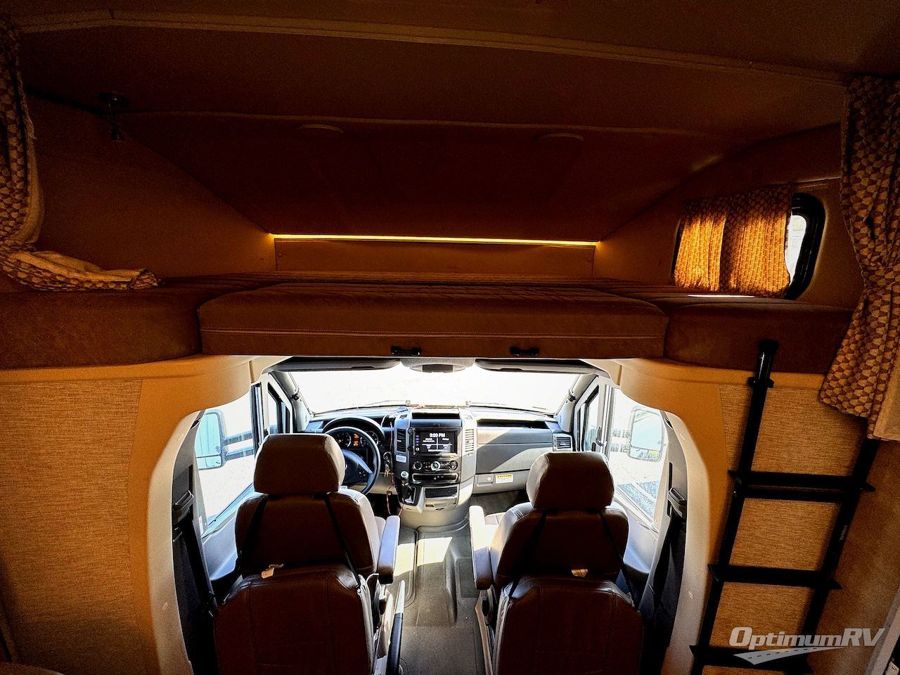 2018 Winnebago Navion 24D Photo 4