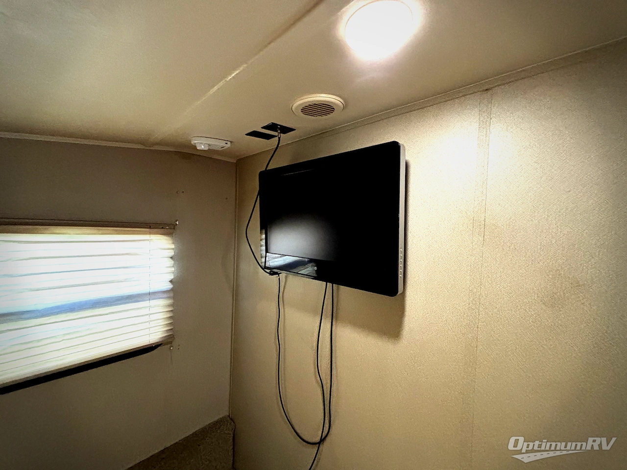 2017 Palomino Puma 297RLSS Photo 9