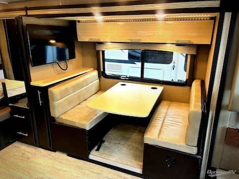 2019 Thor Vegas 25.6 RV Photo 2