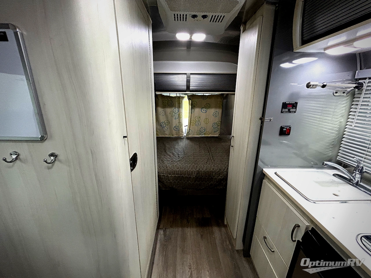 2017 Airstream Sport 16 Photo 4