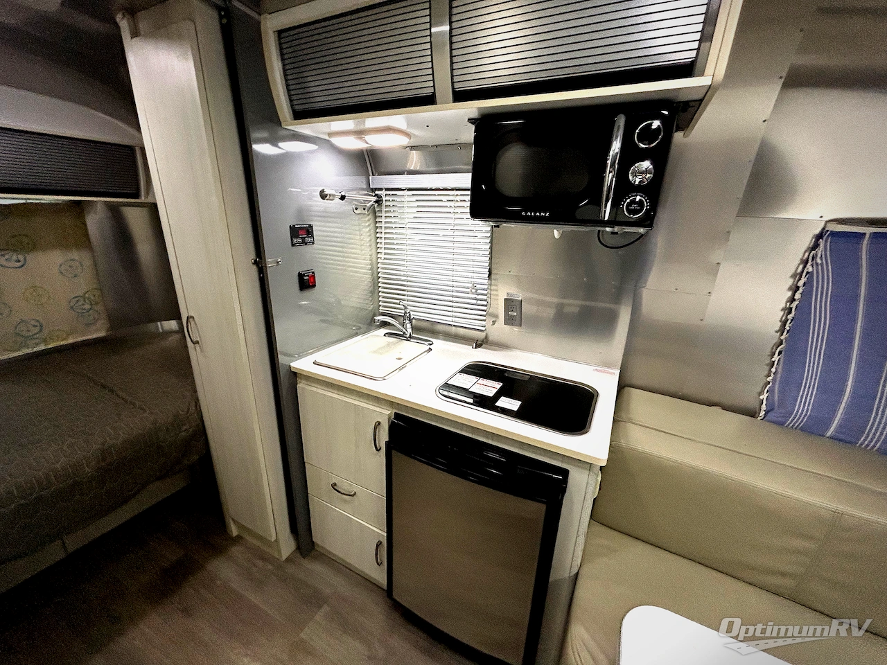 2017 Airstream Sport 16 Photo 8