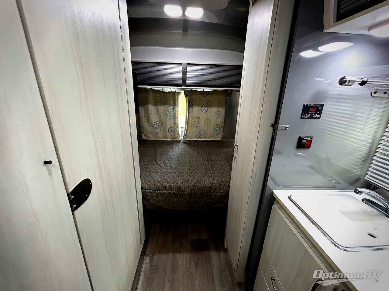 2017 Airstream Sport 16 Photo 9