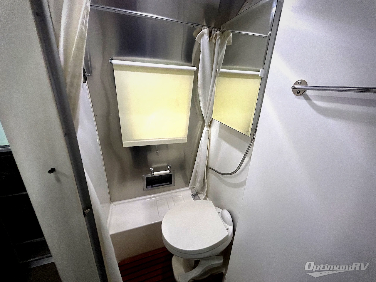 2017 Airstream Sport 16 Photo 10