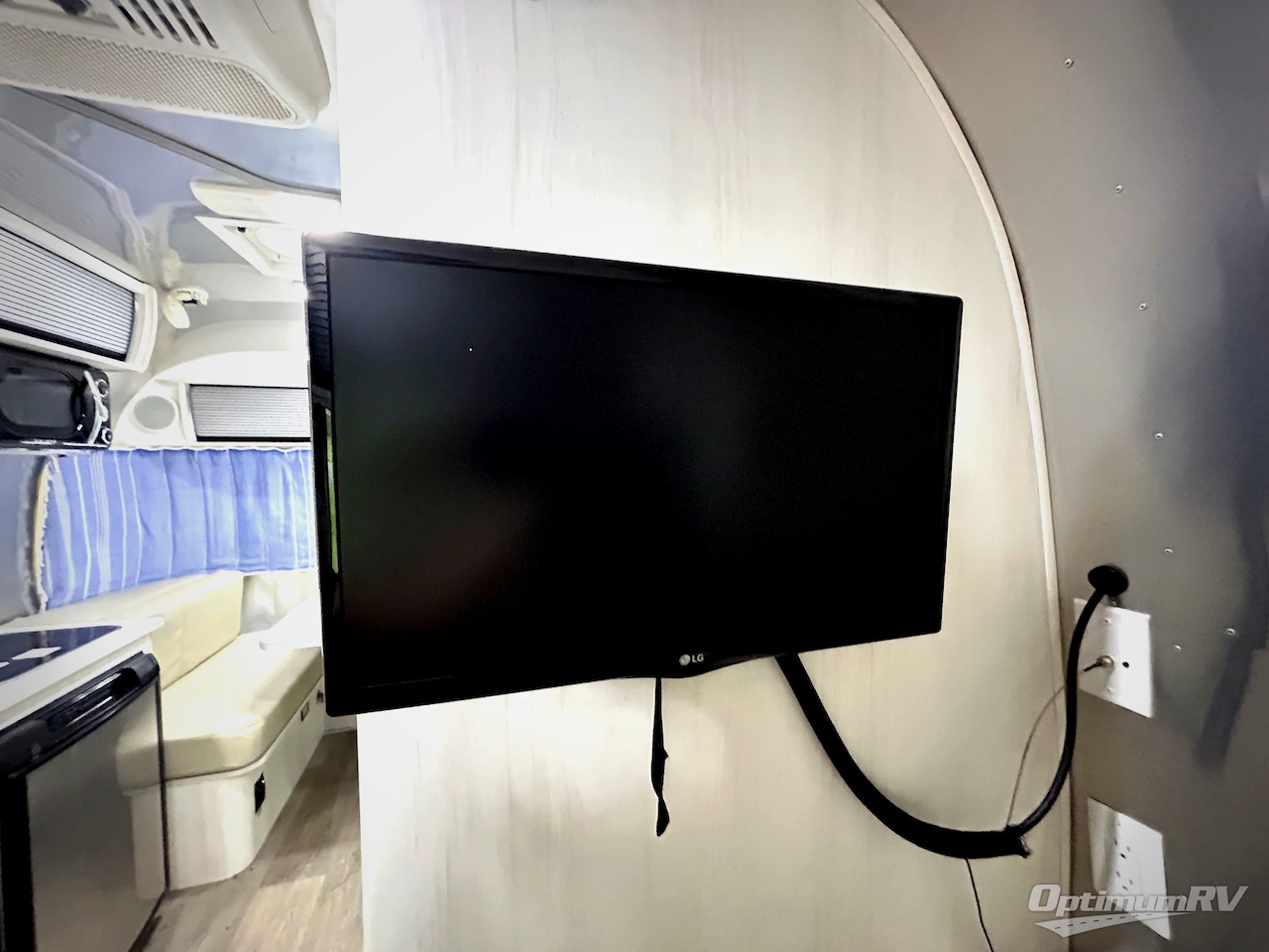 2017 Airstream Sport 16 Photo 16