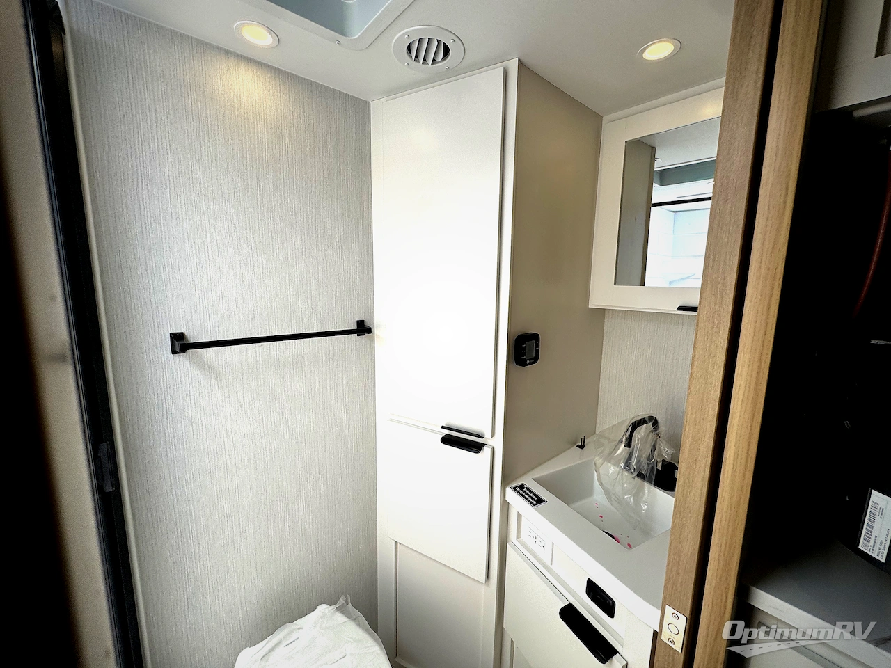 2027 Winnebago Micro Minnie 2108TB Photo 10