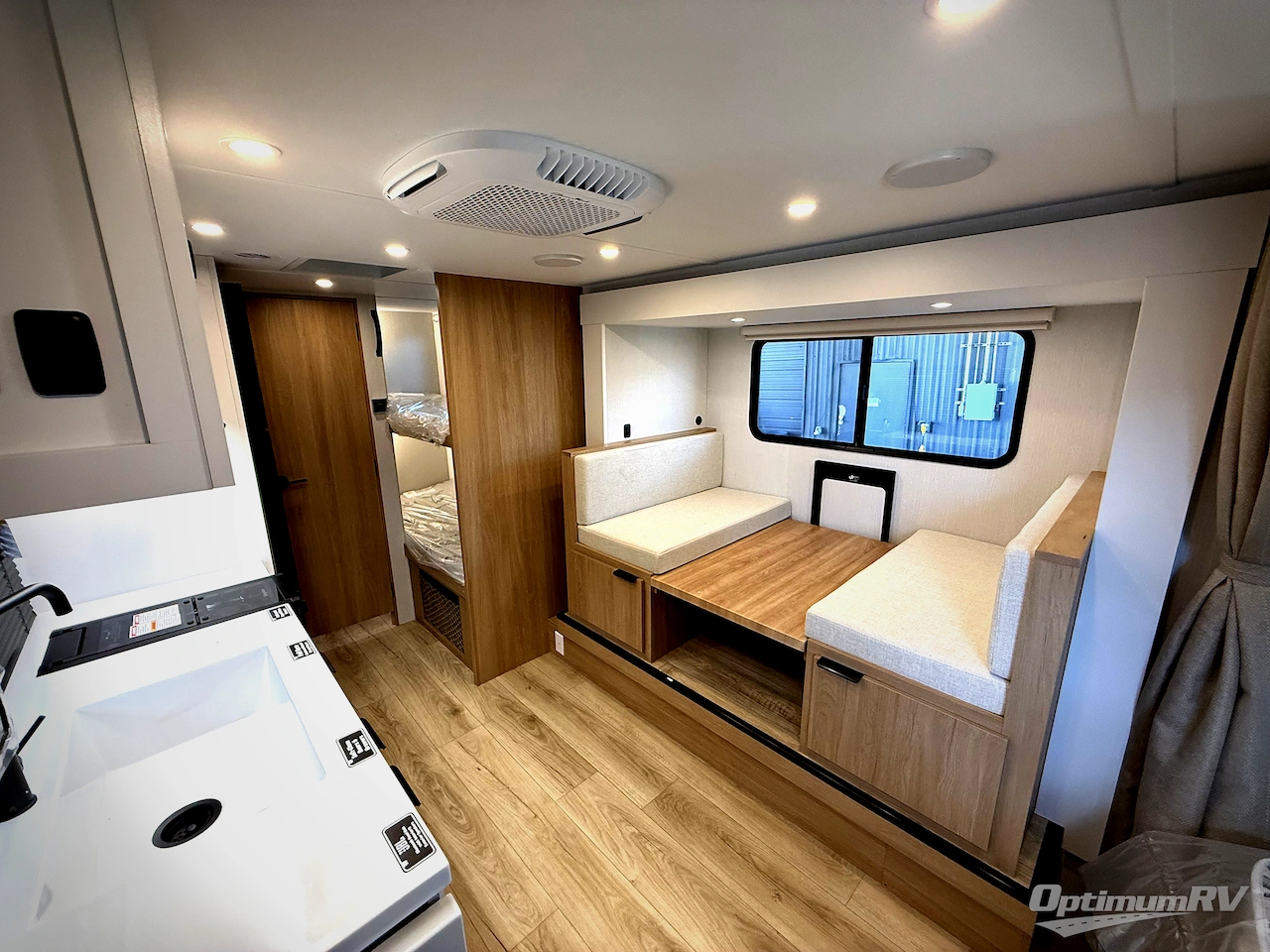 2027 Winnebago Micro Minnie 2200FBH Photo 4