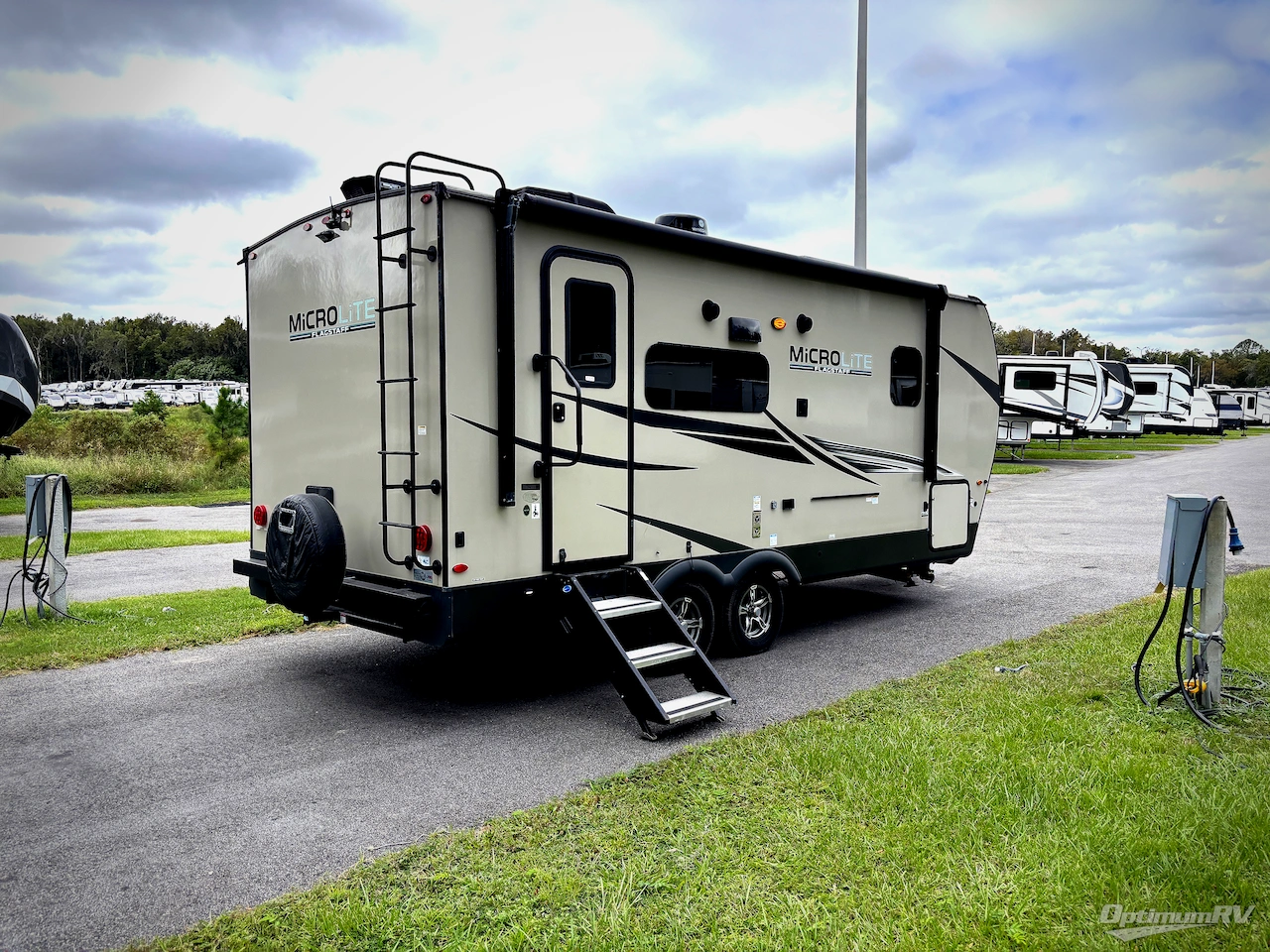 2022 Forest River Flagstaff Micro Lite 22FBS Photo 2