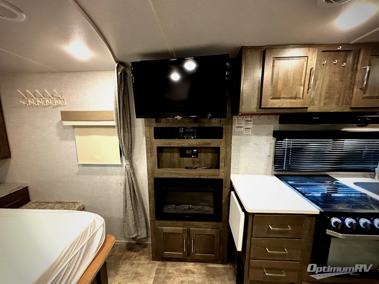 2022 Forest River Flagstaff Micro Lite 22FBS Photo 8