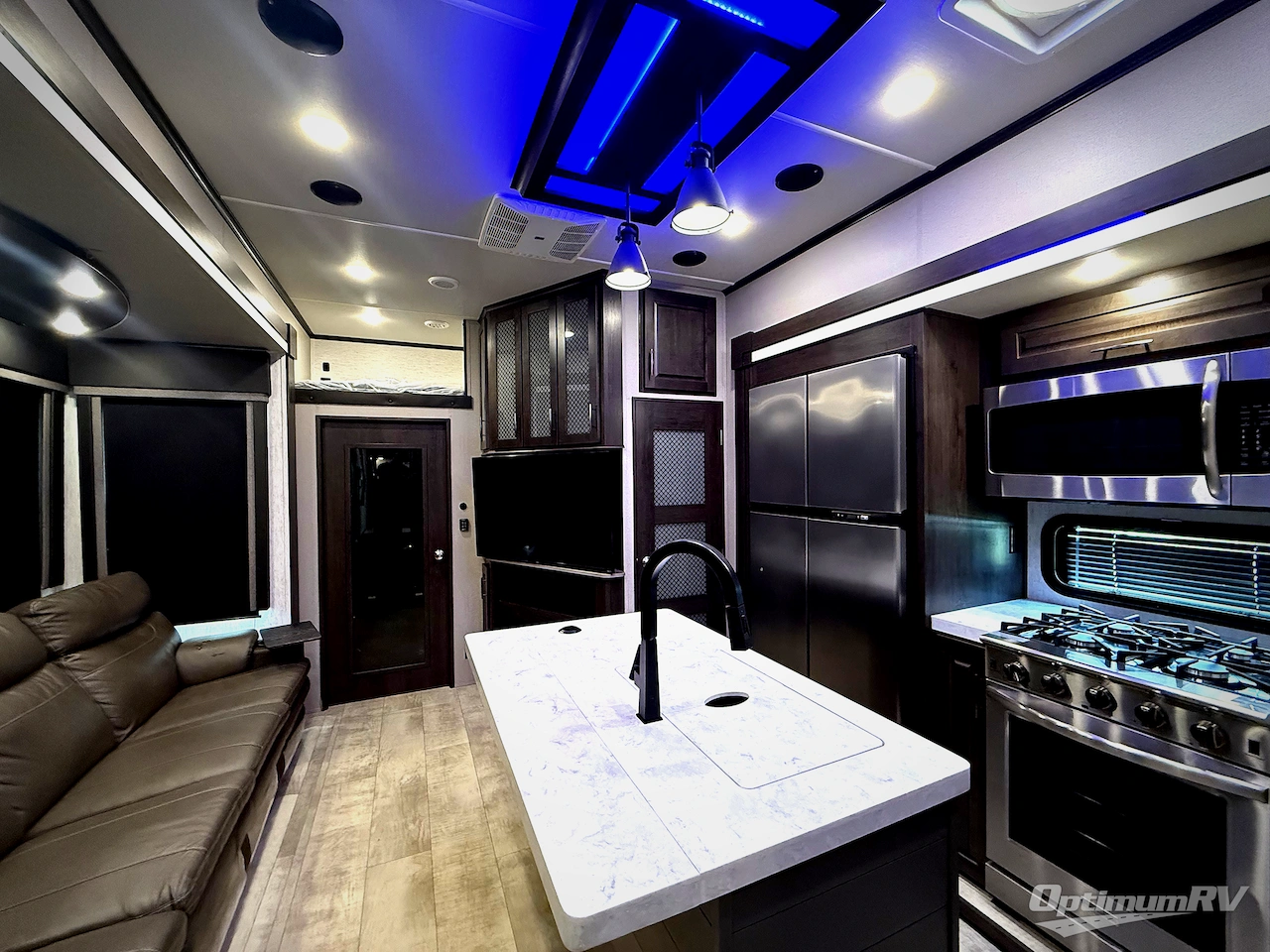 2021 Grand Design Momentum M-Class 351M Photo 4
