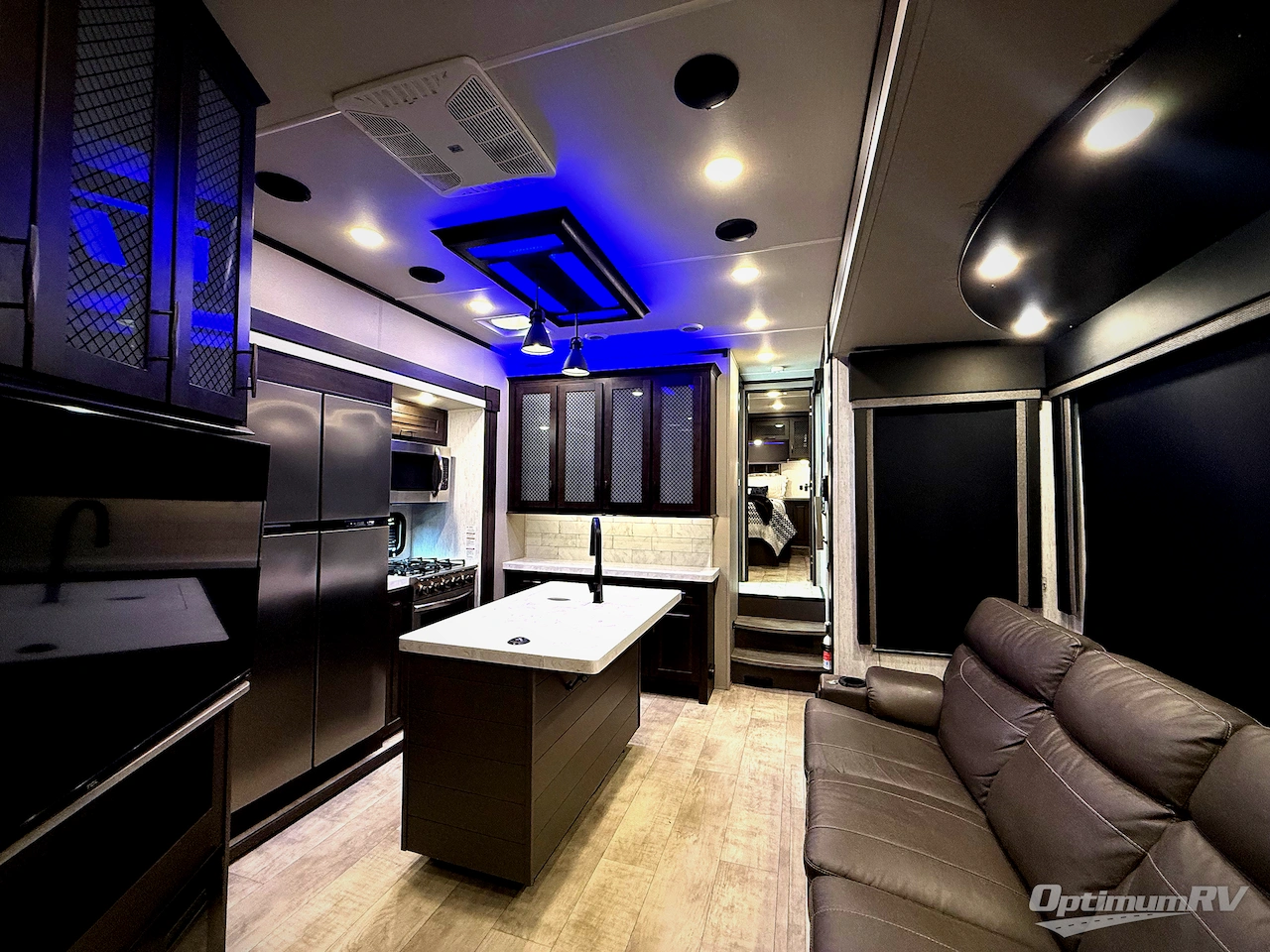 2021 Grand Design Momentum M-Class 351M Photo 5