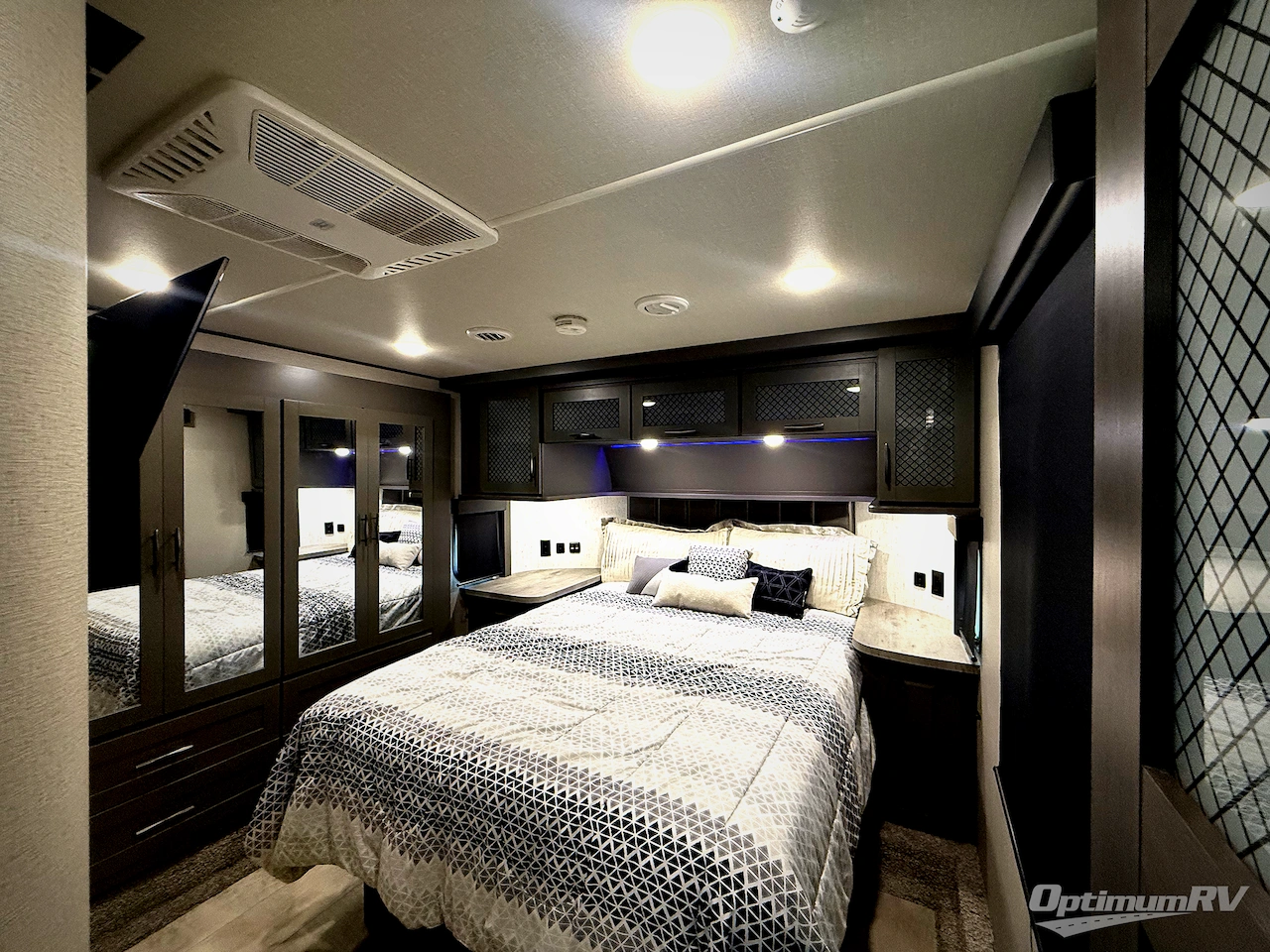 2021 Grand Design Momentum M-Class 351M Photo 20