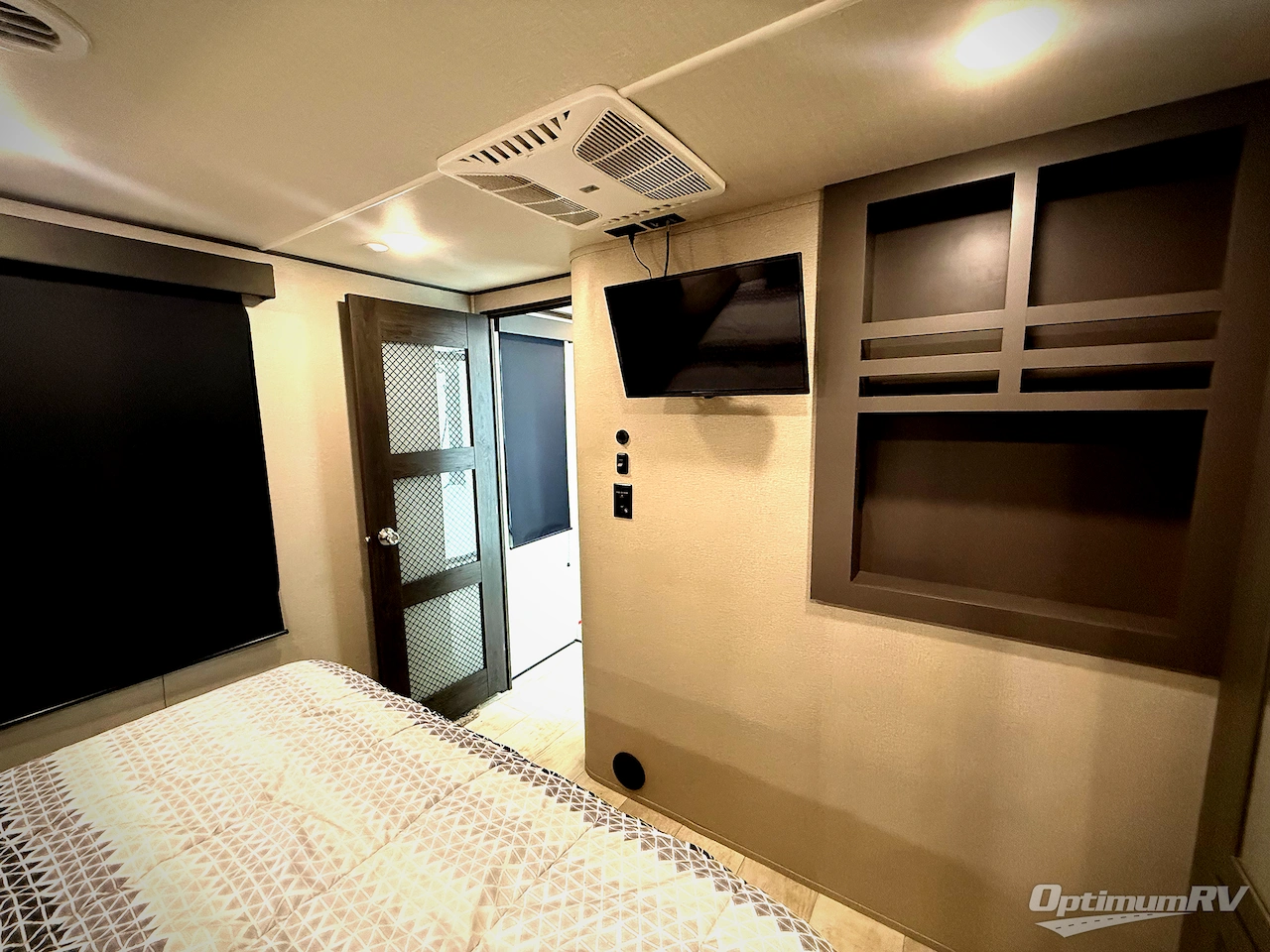 2021 Grand Design Momentum M-Class 351M Photo 21