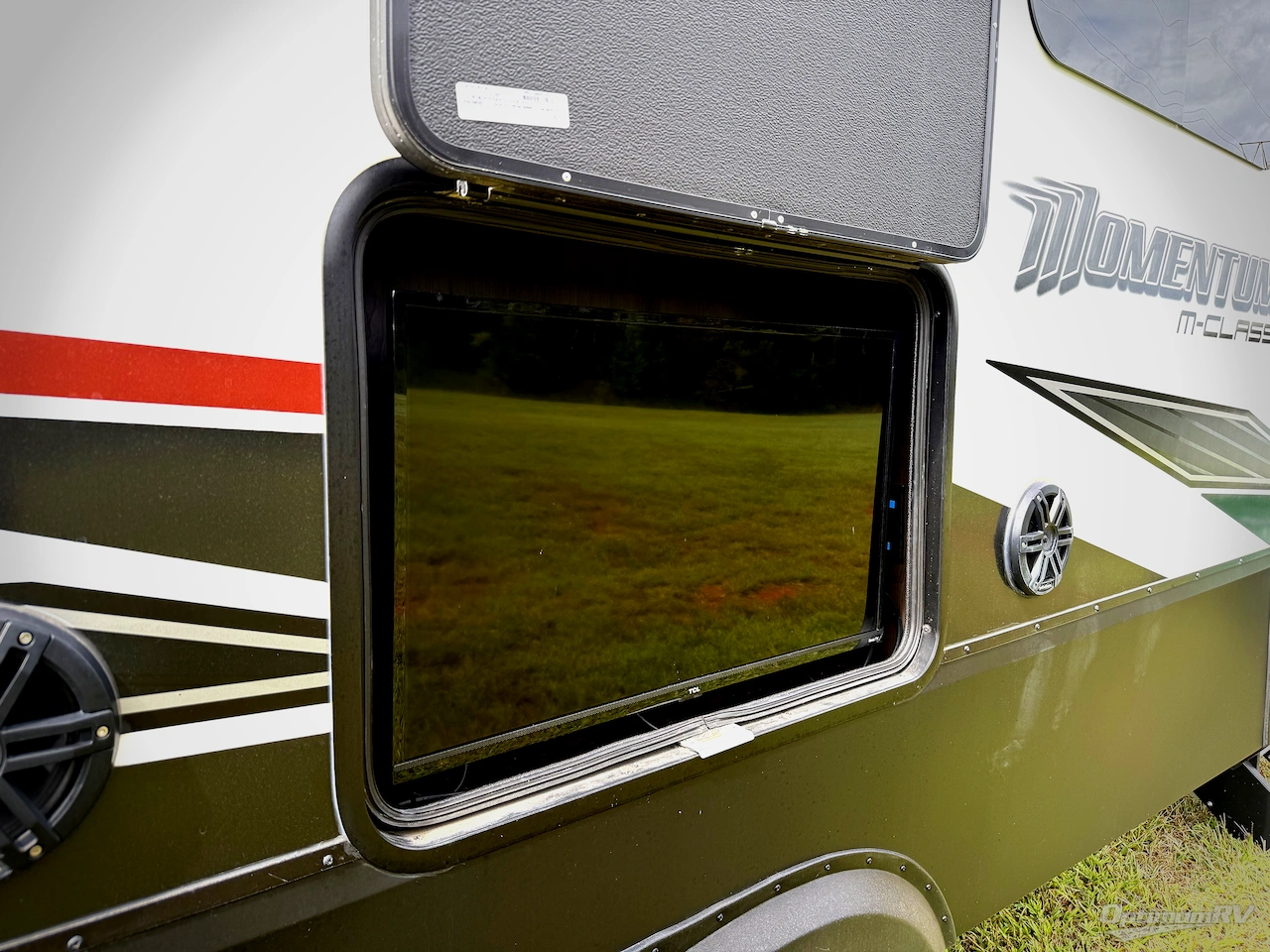 2021 Grand Design Momentum M-Class 351M Photo 23