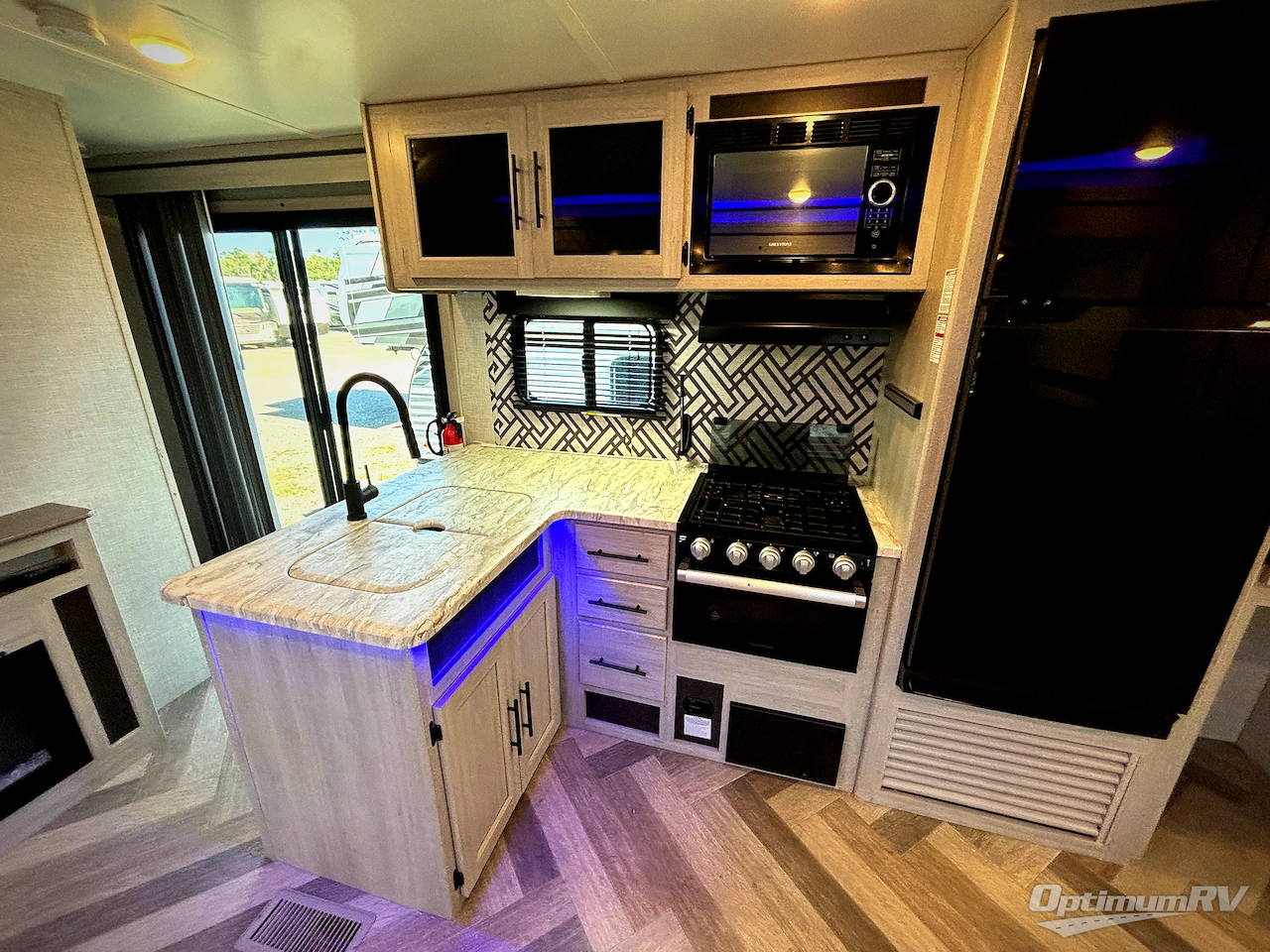 2024 CrossRoads Zinger ZR390DB Photo 8