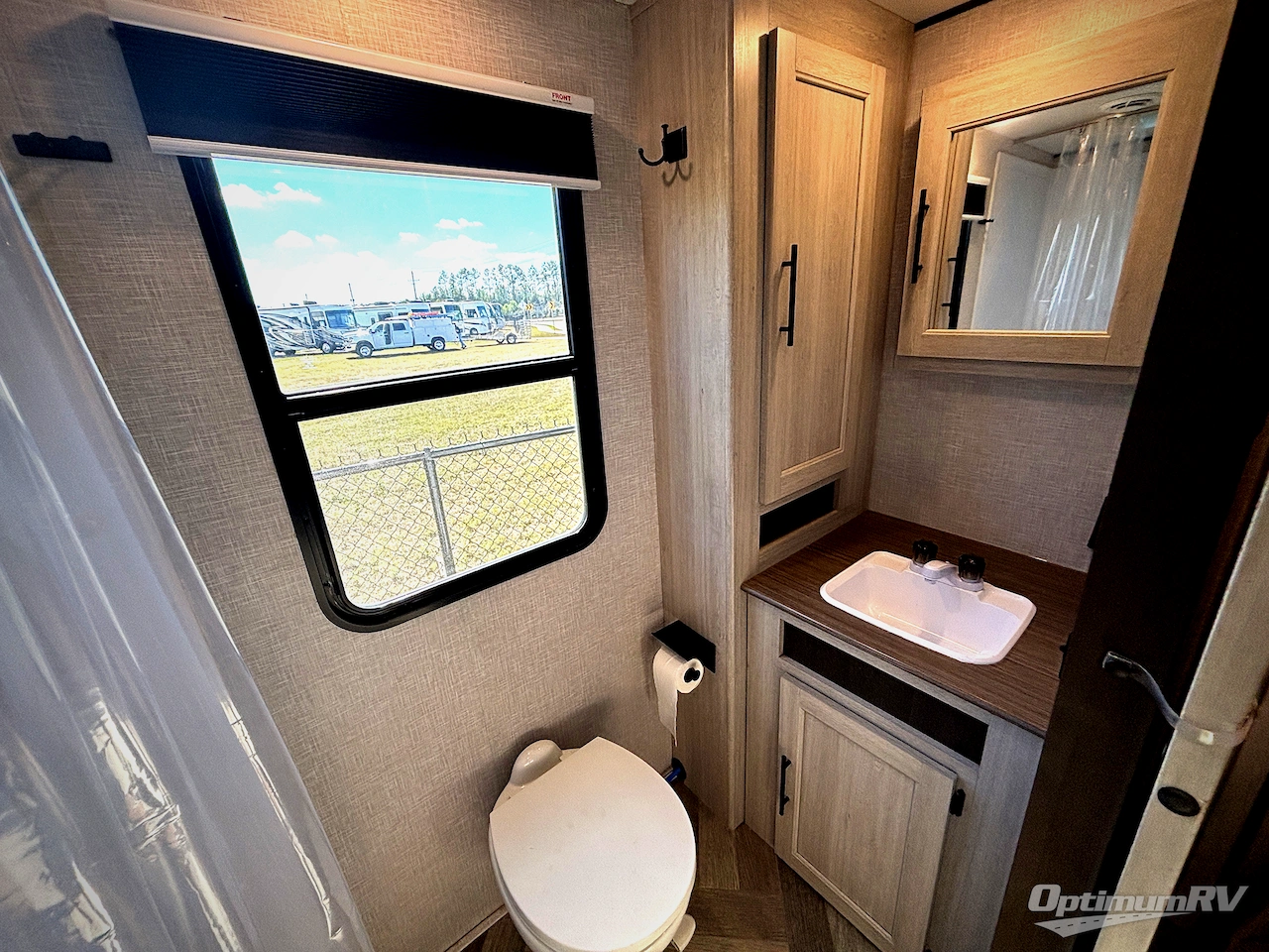 2024 CrossRoads Zinger ZR390DB Photo 11