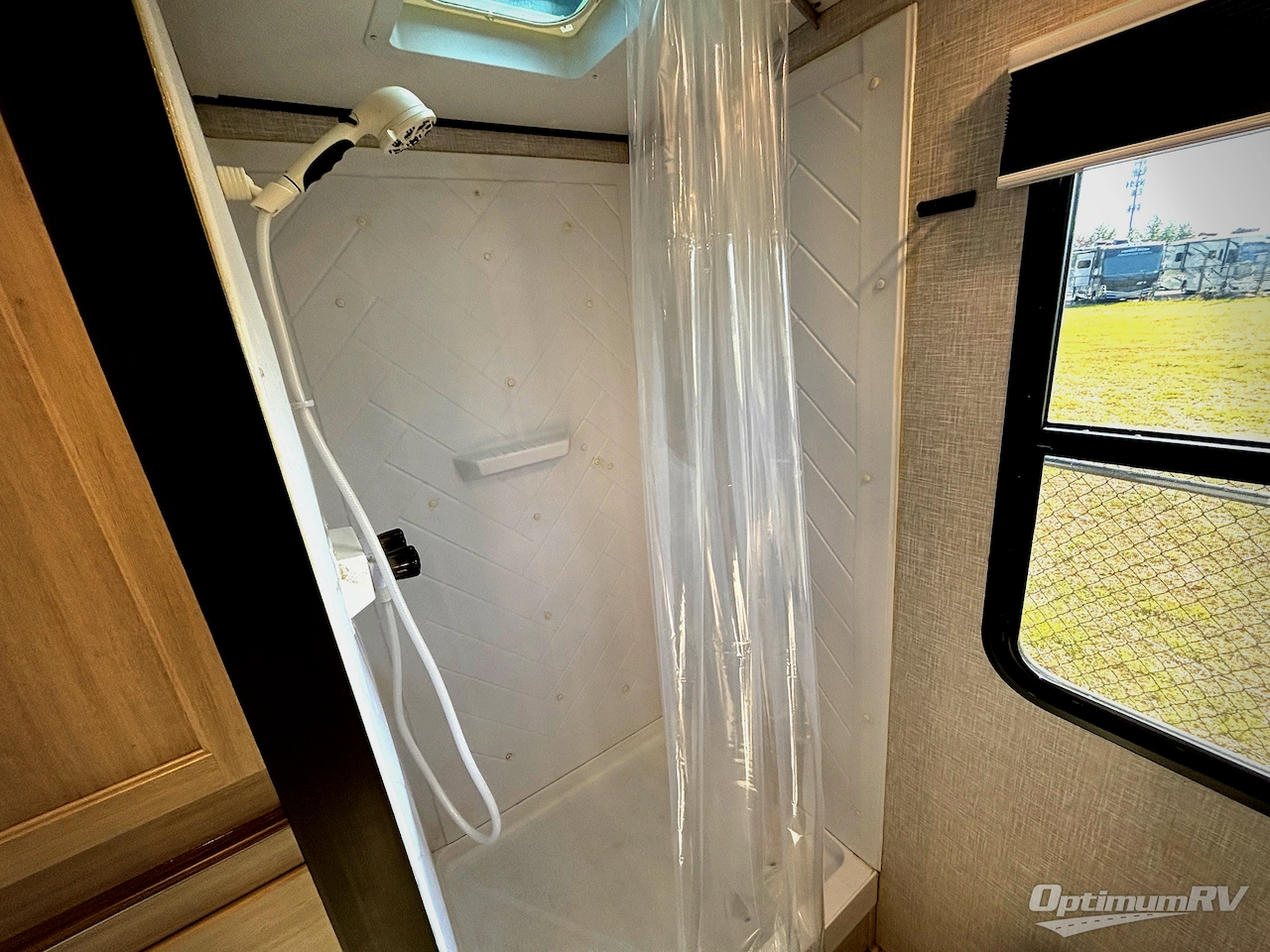 2024 CrossRoads Zinger ZR390DB Photo 12