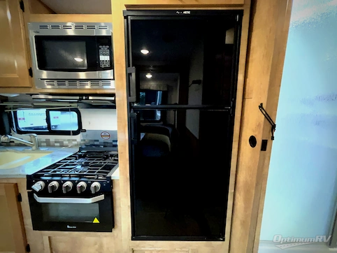 2022 Coachmen Leprechaun Premier 319MB Ford 450 RV Photo 4
