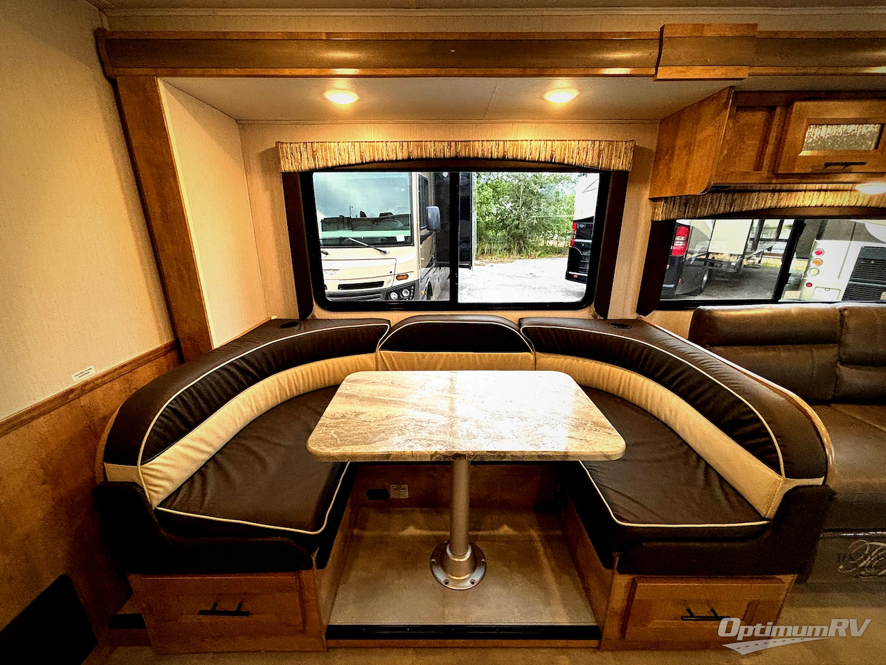 2022 Coachmen Leprechaun Premier 319MB Ford 450 Photo 11